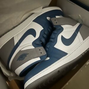 Size 7 high Jordan OG ones